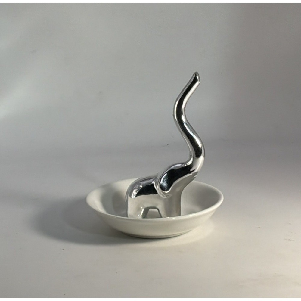 Ceramic Round Dish With Silver Elephant Ring Holder